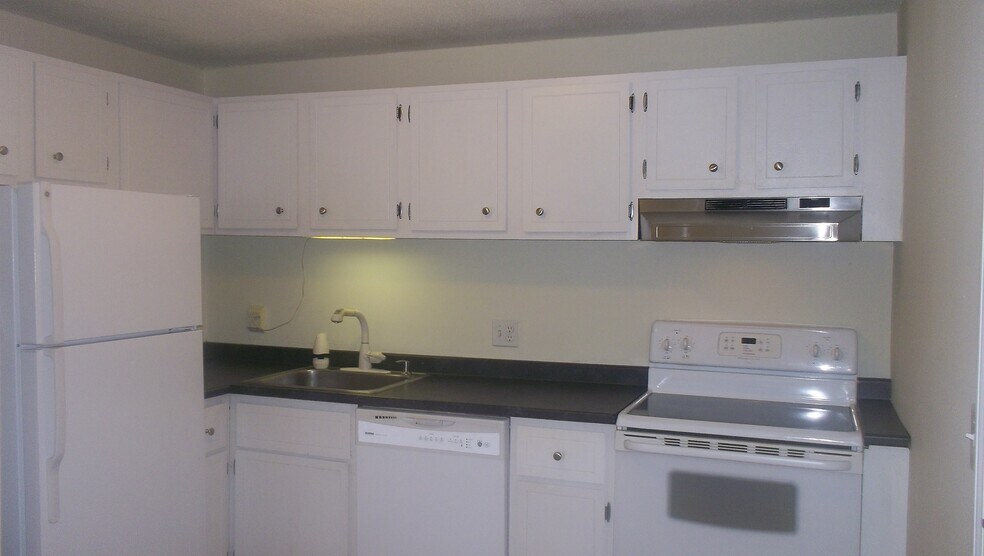Building Photo - 7 Wildwood St