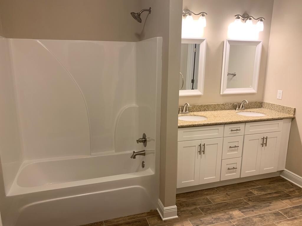 master bathroom - 2273 Palo Alto St