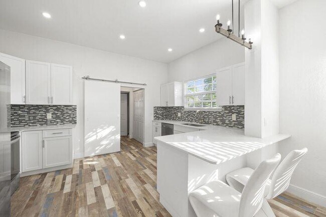 Primary Photo - 331 NW 1st Ave