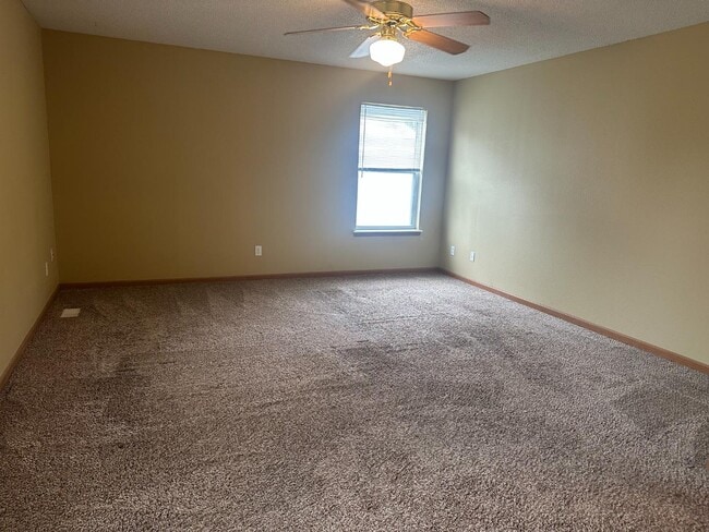 Building Photo - 310 E Liberty Ln
