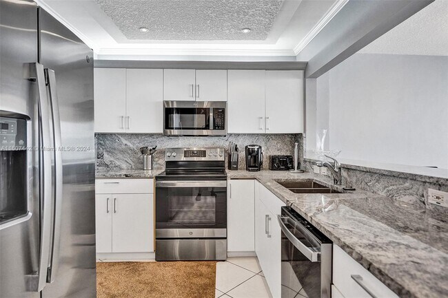 Building Photo - 3725 S Ocean Dr