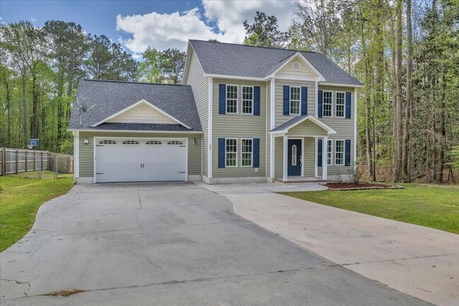 Building Photo - 3 Bedroom 2.5 Bathroom Home