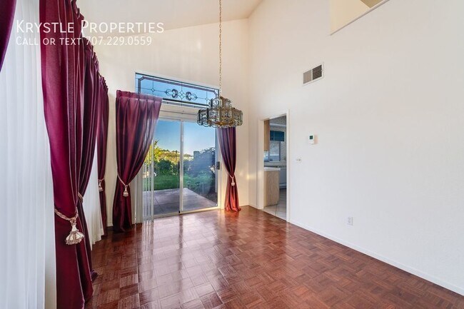 Building Photo - Luxurious Living in Gated Villa Del Mar Co...