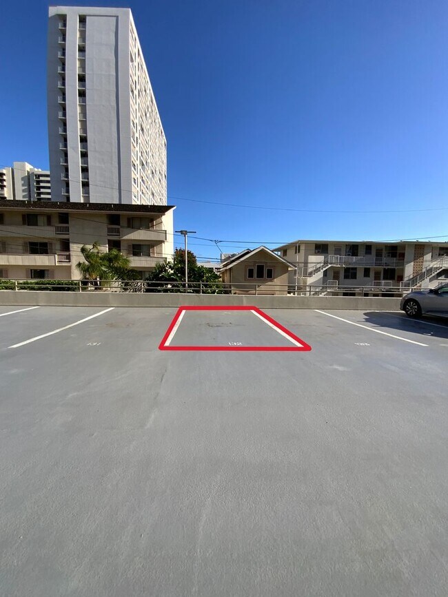 Building Photo - FULLY FURNISHED 1 BEDROOM/1 BATH IN HONOLULU