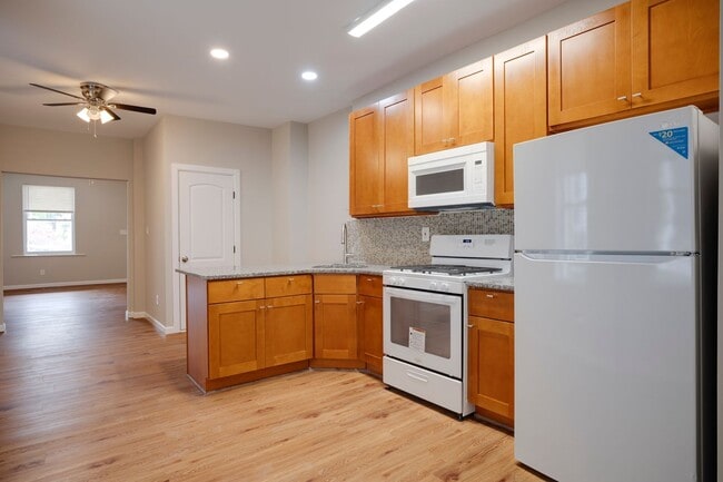 Building Photo - ???Newly Renovated MODERN 3BR and 1.5Bath ...