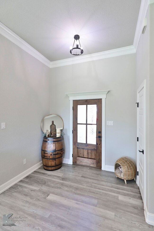 Building Photo - 4 bedroom, EXECUTIVE RENTAL!