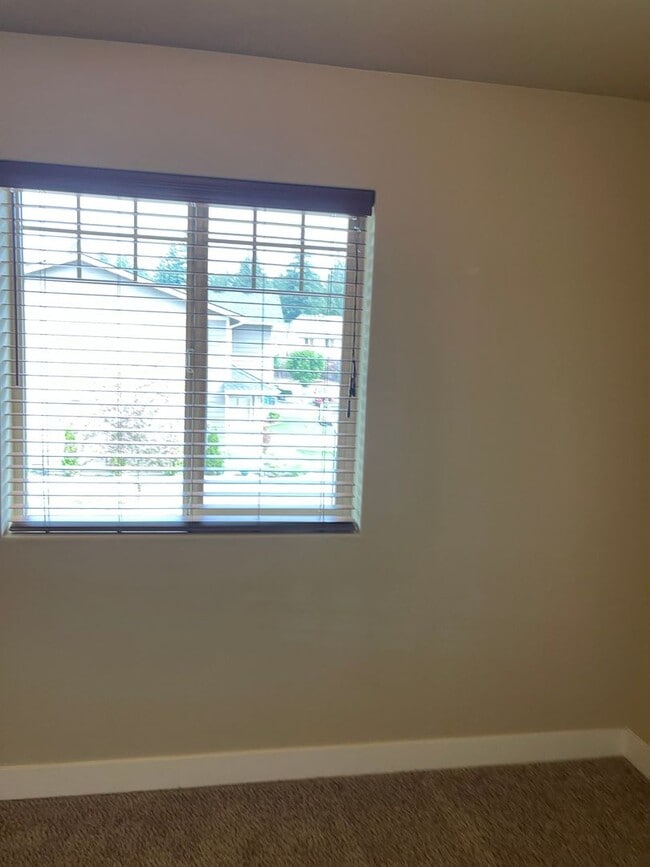 Building Photo - Beautiful 4 Bedroom in a small and exclusive neighborhood