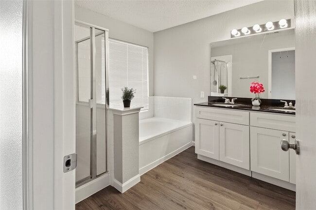 Building Photo - 6718 Ambercrest Dr