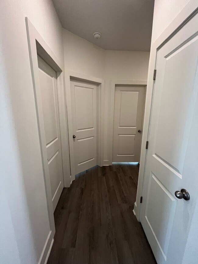 Building Photo - Beautiful 3-Bedroom Family Home for Rent in Fox Run!