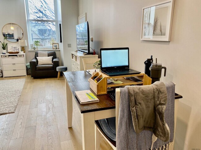 Building Photo - 77 Van Dam St