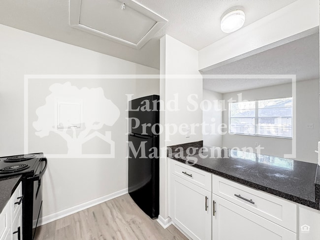 Building Photo - 724 Angelina Ln