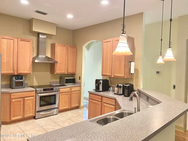 Building Photo - 8699 Canopy Oaks Dr