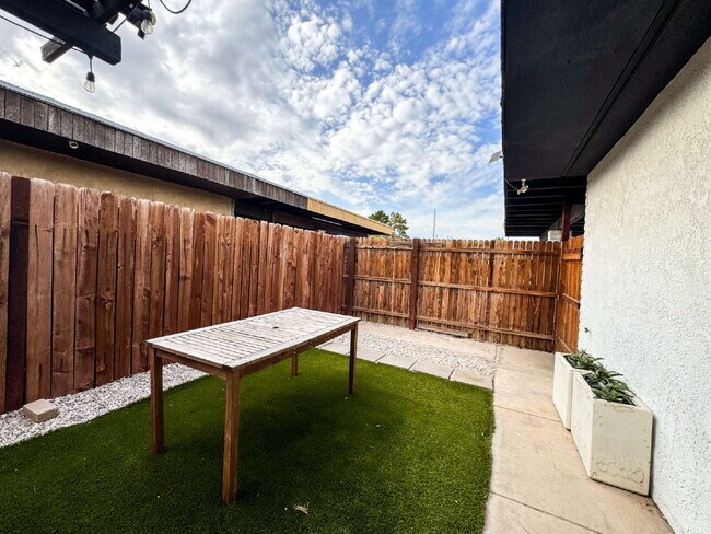 Building Photo - "Pool Home in the Center of Yuma!"