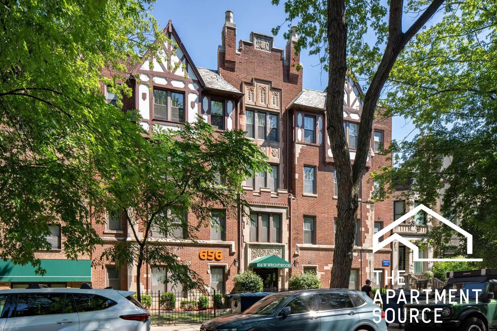 Building Photo - 653 W Wrightwood Ave