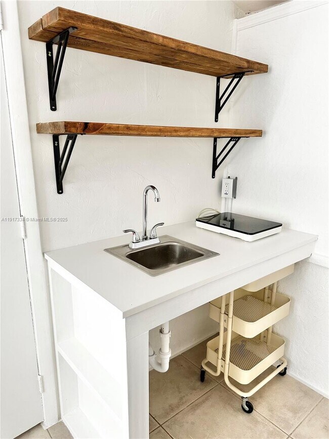 Building Photo - 3085 Elizabeth St