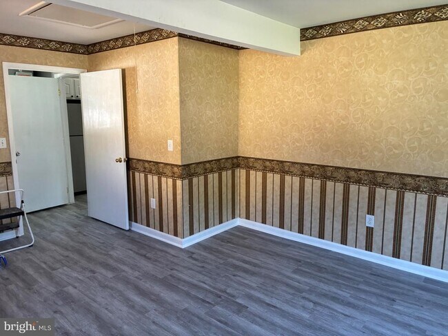 Building Photo - 18 Glover Ln