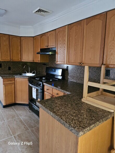 Building Photo - 407 W Broad St