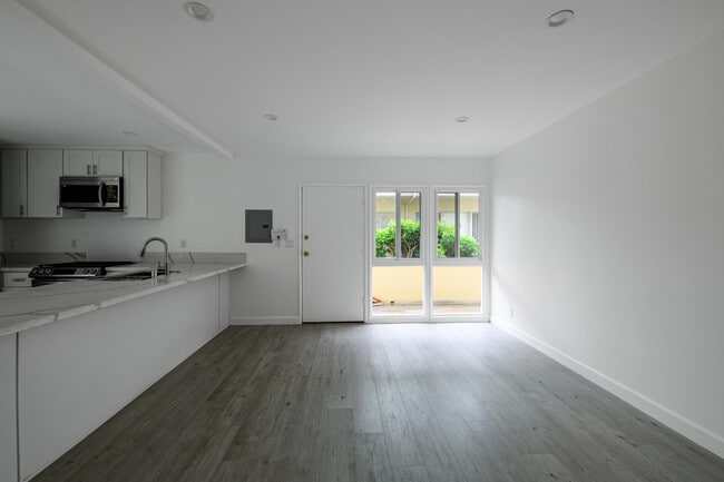 Building Photo - 337 Rexford Dr