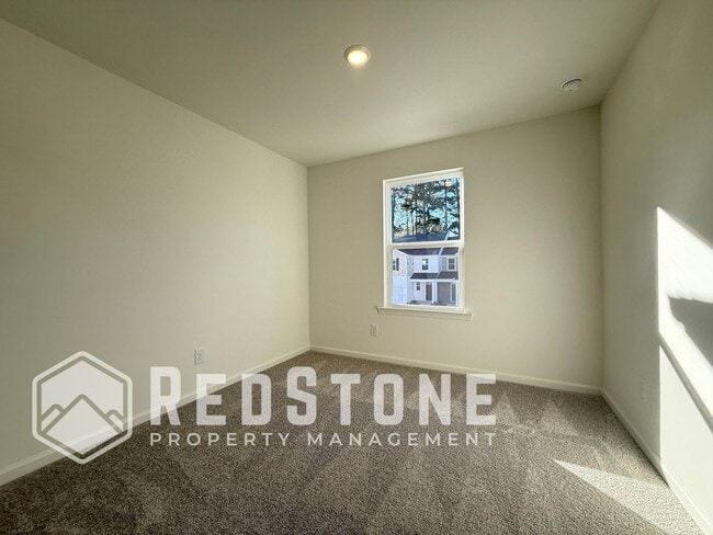 Building Photo - 194 Parker Ln