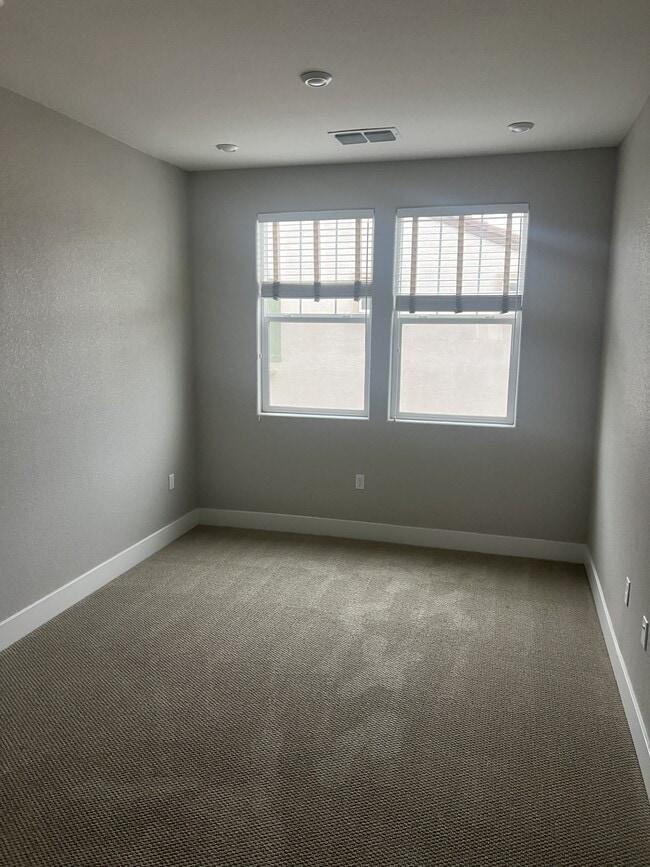 Building Photo - 232 Tuso Ranch Rd