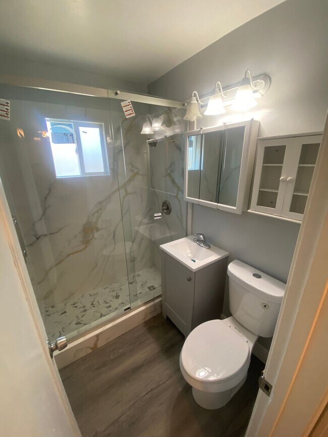 Building Photo - $2490 / 2 BR - GORGEOUS RECENTLY REMODELED CENTRAL LIVERMORE DUPLEX UNIT