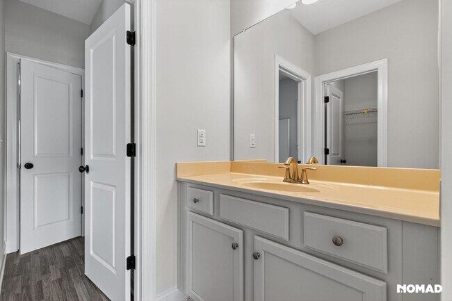 Building Photo - Spacious 5BR House in Buford