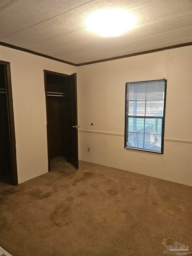 Building Photo - 649 Hwy 95A N