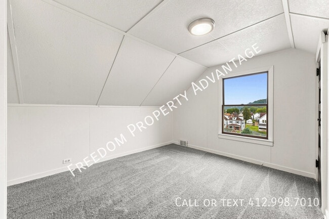 Building Photo - 425 32nd St