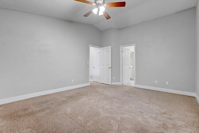 Building Photo - 6469 Abbey Door Ct