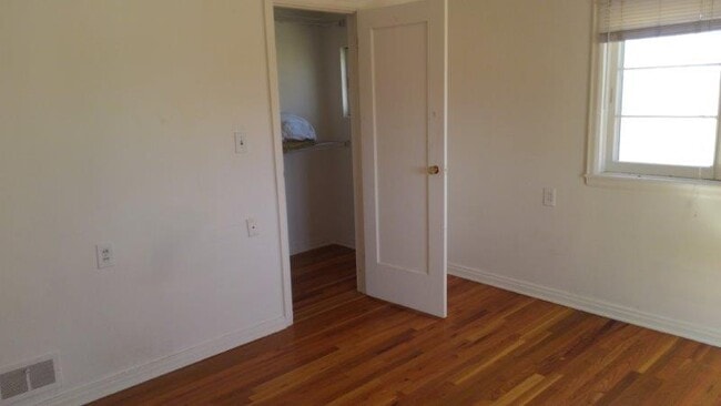 Building Photo - 4204 Charles St