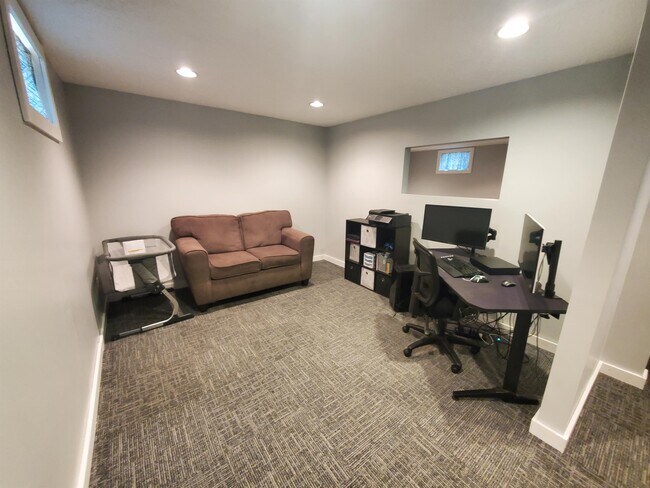 Building Photo - 741 Monroe St NE