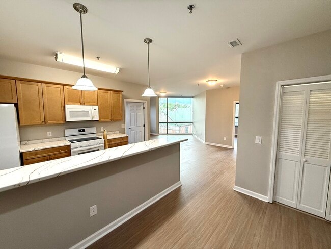 Building Photo - 202 S Main St