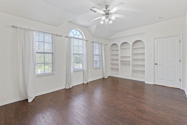 Building Photo - 13202 Fawn Valley Dr