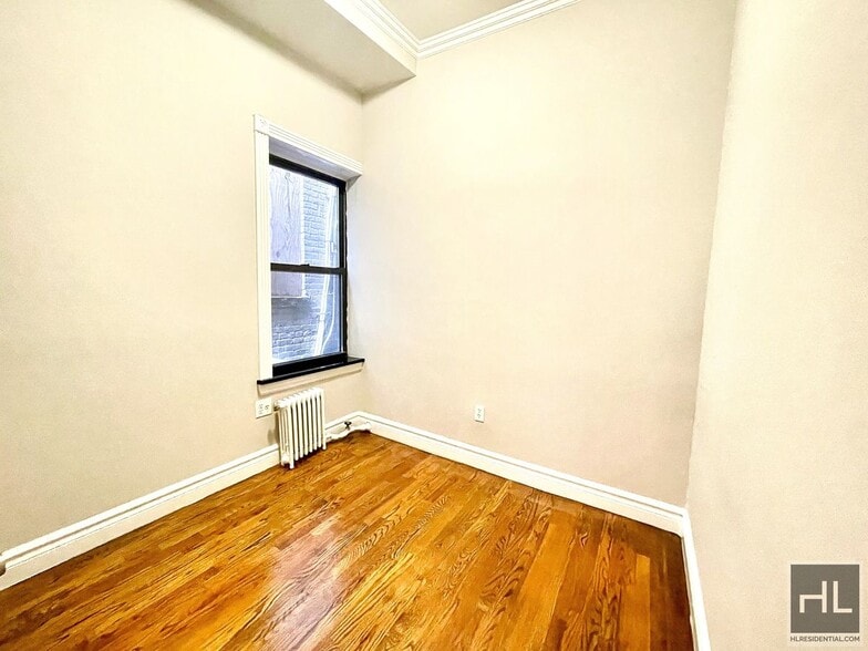 Building Photo - Mott Street