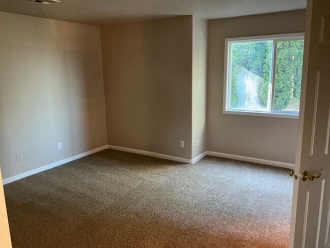 Building Photo - COOPER MOUNTAIN AMAZING VIEW