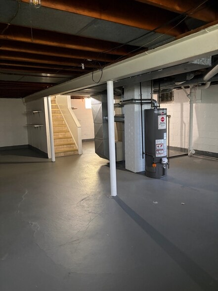 Building Photo - 1348 Beaconfield Rd