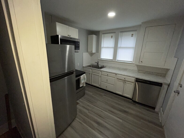 Building Photo - 728 Frebis Ave