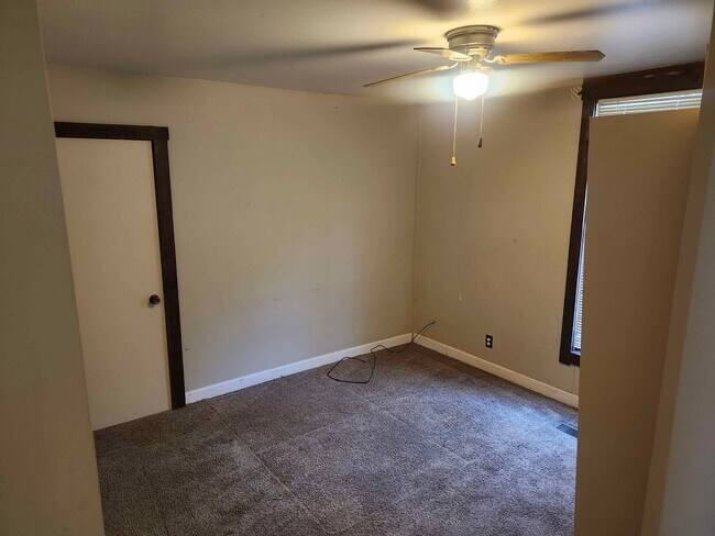 Building Photo - 422 Superior St