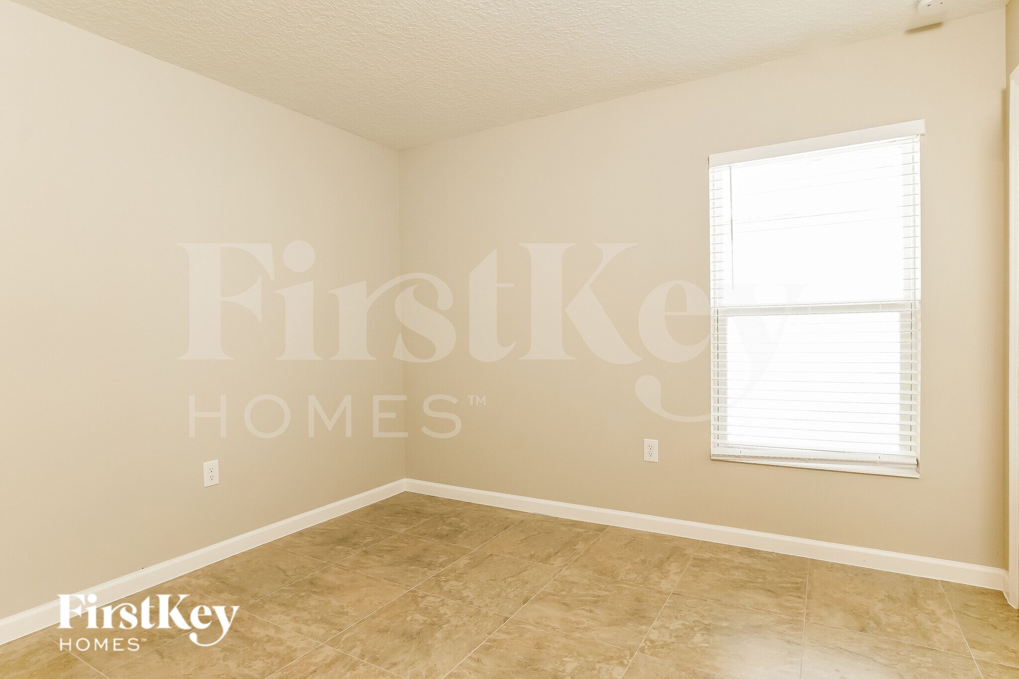 Building Photo - 422 Earhart Dr