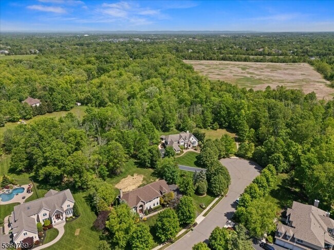 Building Photo - 36 Saddlewood Ct
