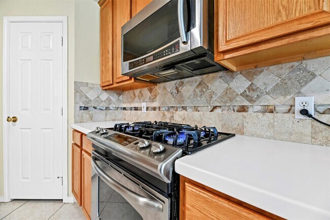 Building Photo - 1802 Whispering Forest Dr