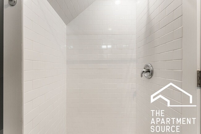 Building Photo - 926 W 32nd Pl