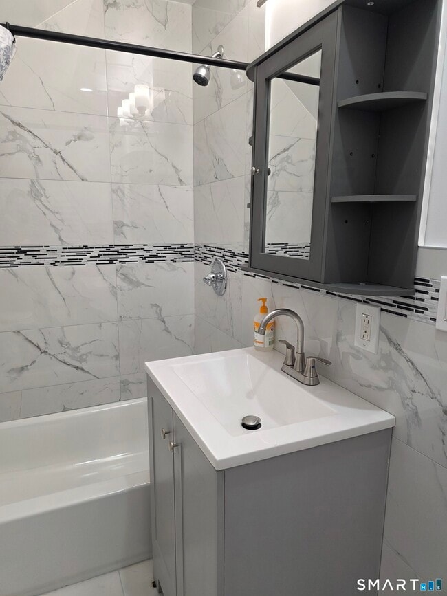 Building Photo - 417 Poplar St