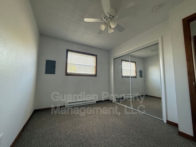 Building Photo - 1135 1/2 N College Dr