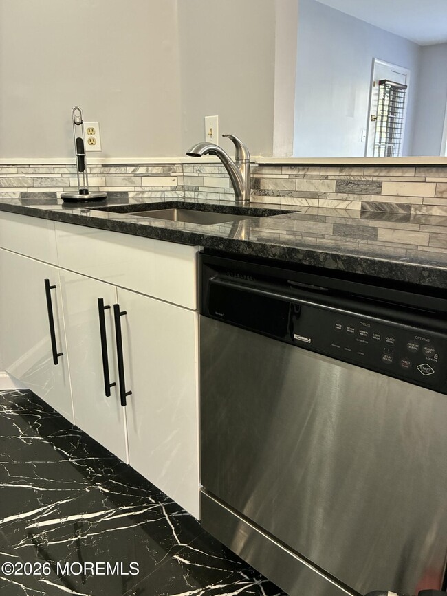 Building Photo - 419 Hancock Pl