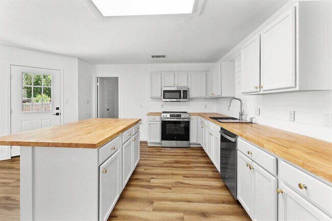 Building Photo - 2431 Lavendale Ct