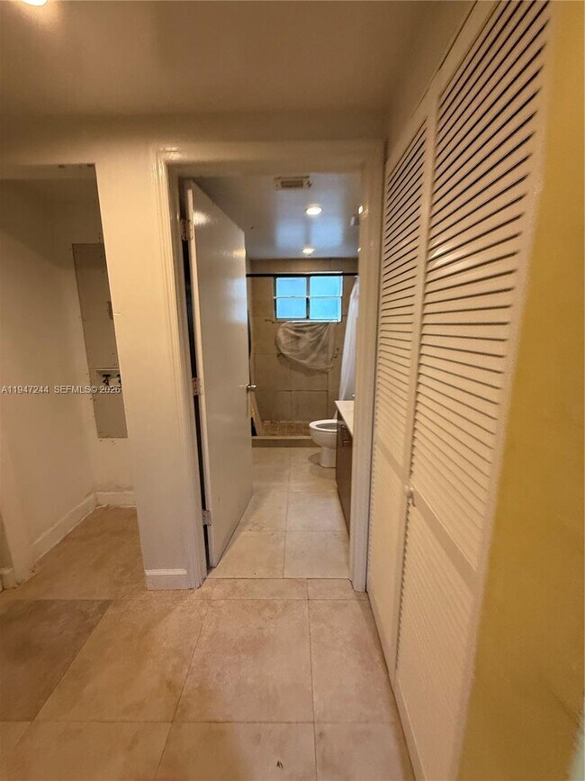 Building Photo - 1050 7th St