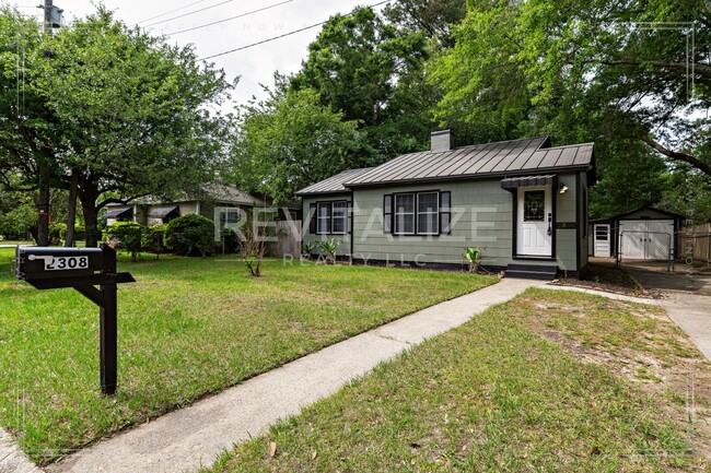 Building Photo - HALF-OFF DEPOSIT SPECIAL! Furnished 2 Bedr...