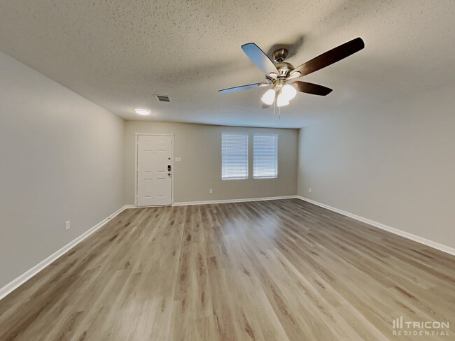 Building Photo - 8403 Bacury Rd