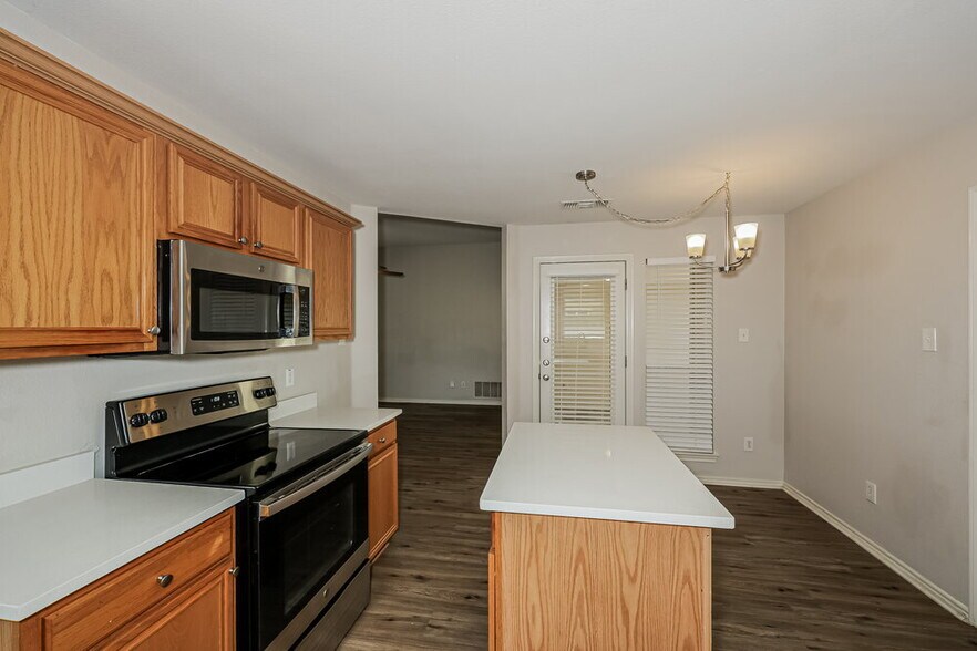 Building Photo - 1308 Doris Dr